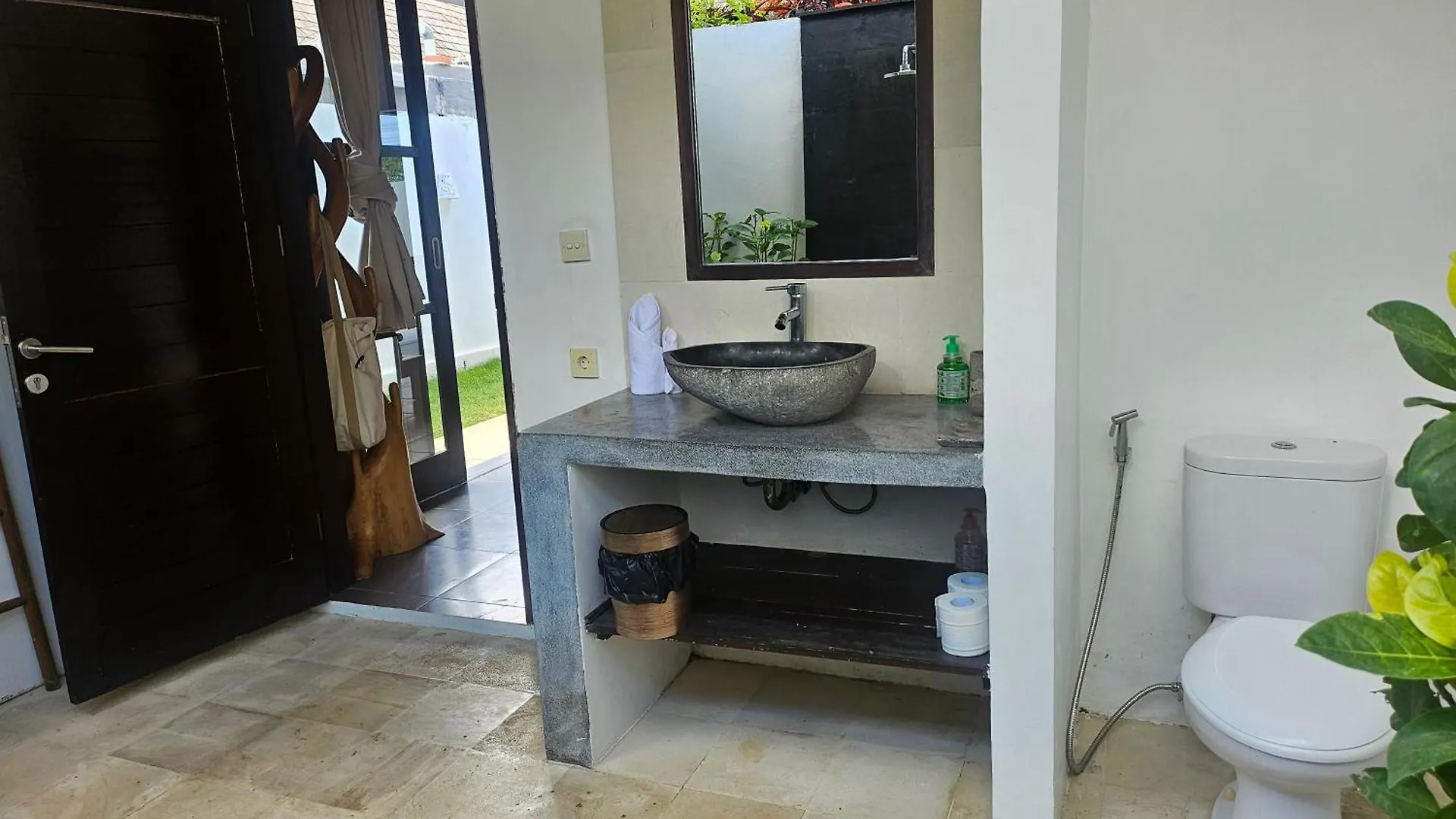 Villa Leon - Ungasan, Private Sauna, Hot Tub, Bbq & Breakfast, 3Br Oasis 0*, Ungasan (Bali) Indonesia